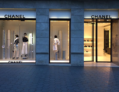 Decoracion escaparate boutique Chanel Barcelona